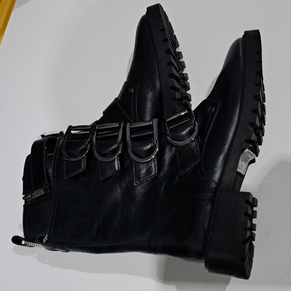 Vince Camuto Frishea Bootie - Picture 5 of 12